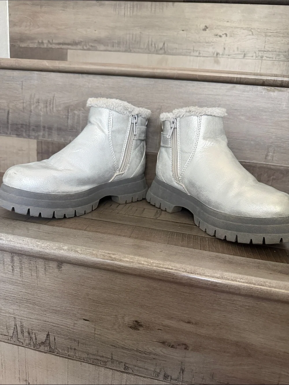 OshKosh B'gosh Silver Faux-Fur Collar Platform Ankle Boots